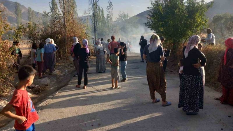 Çıkan Yangına Köy Halkından Büyük Müdahale