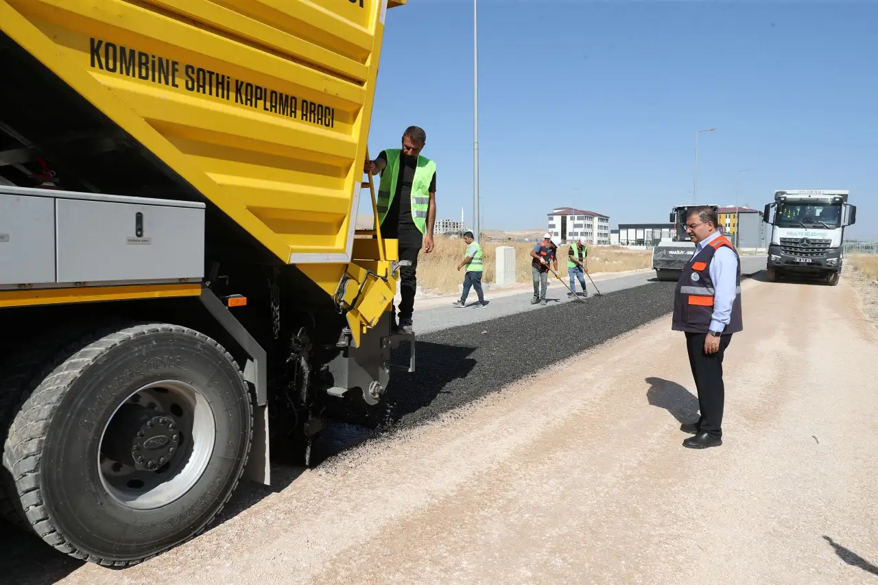 Asfalt Hamlesi Belediye Kendi Asfaltını Üretip Yollarını Yeniliyor