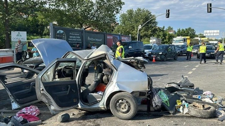Tırın Çarptığı Otomobilde Yaralanan Çocuk Hayatını Kaybetti