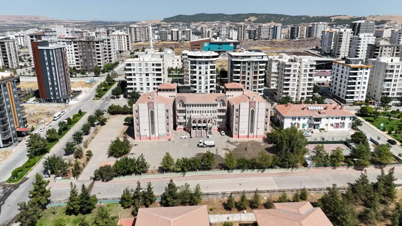 Yeni Eğitim Yılı Öncesi 70 Okulda Temizlik Seferberliği