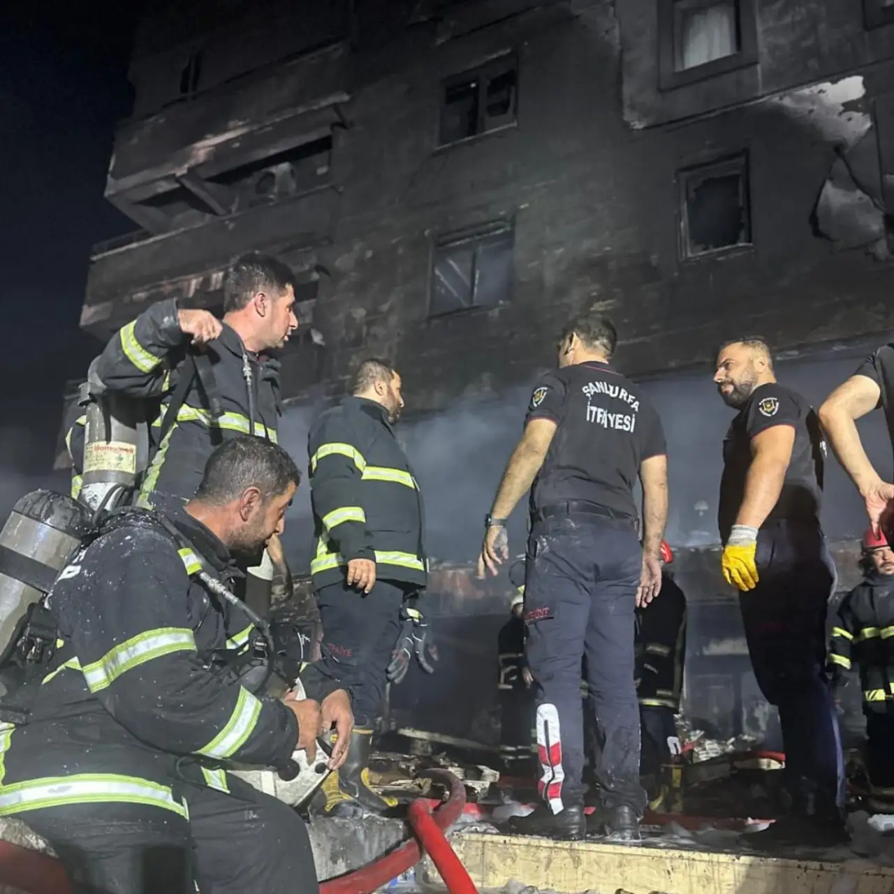 Karaköprü'de Geceyi Aydınlatan Alevler: 4 Saatlik Panik Sona Erdi