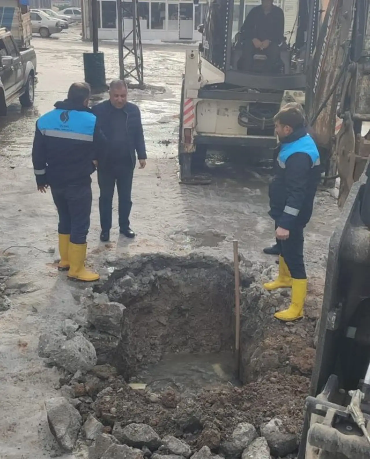 Siverek’te ŞUSKİ Müdürü Ali Demiroğlu Sahada Gönülleri Fethetti!
