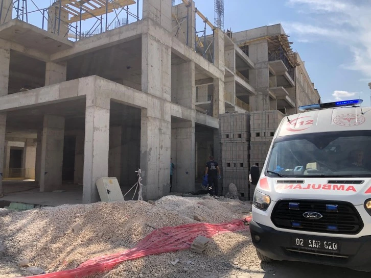 İnşaatta İş Kazası: Ayağına Malzeme Düşen İşçi Yaralandı