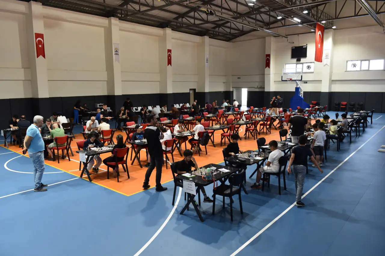 Siverek'te Baba - Çocuk İlişkisi Akıl ve Sevgi Satranç Tahtasında Buluştu