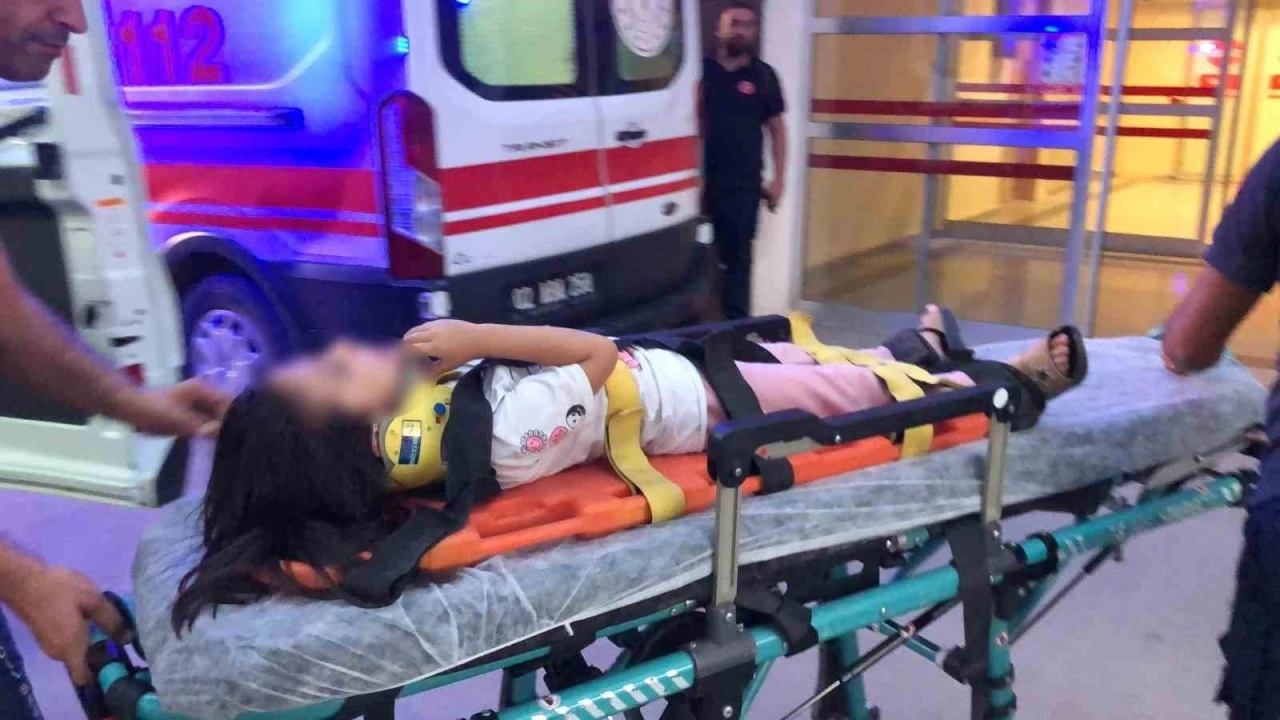 Oyun Oynayan Küçük Kıza Otomobil Çarptı