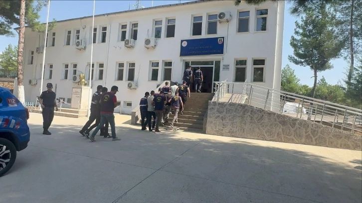 Jandarma Dedektifleri 8 İnek Çalan 4 Şüpheliyi Yakaladı