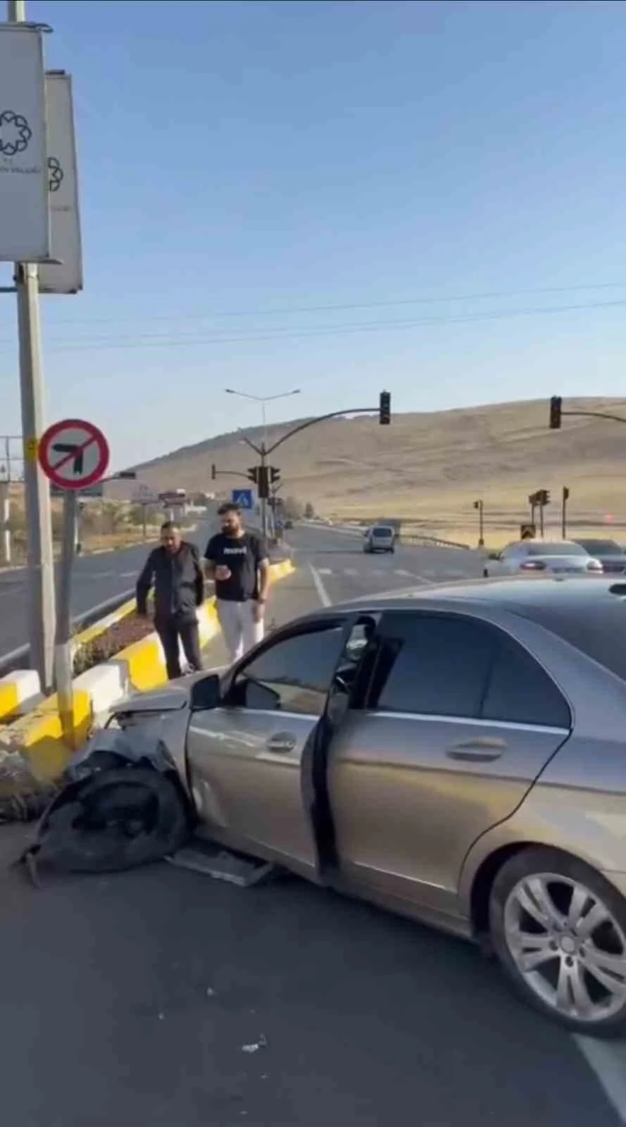 Çarpışan Otomobillerde 2 Kişi Yaralandı