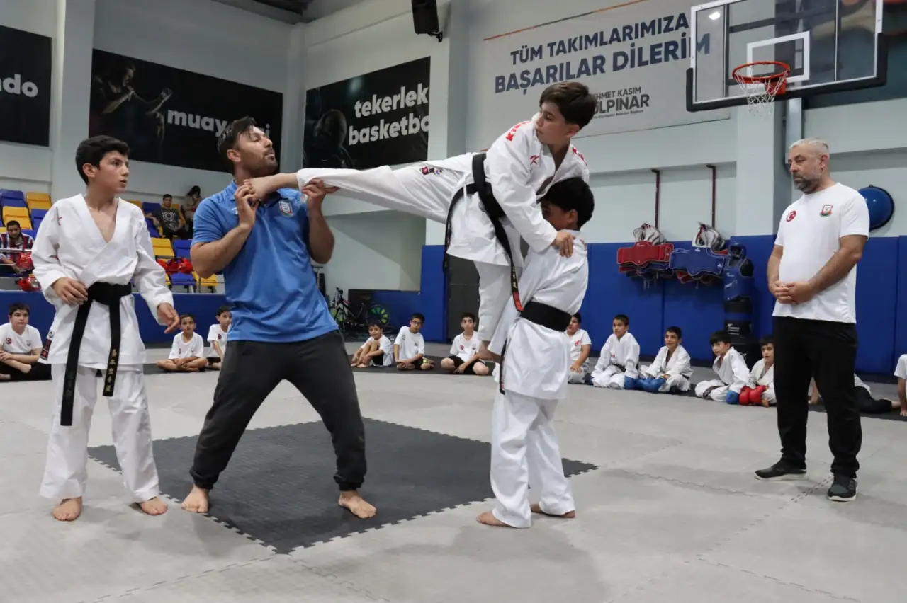 Karate Kurslarına Geleceğin Şampiyonları Yetişiyor