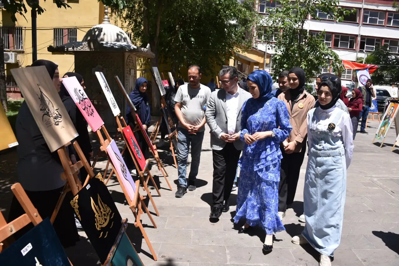 Başkan Bucak'tan El Emeği ve Göz Nuru Sergisine Ziyaret