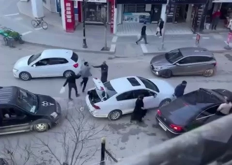 Yol Verme Meselesi Neden Tartışmaya Dönüştü?