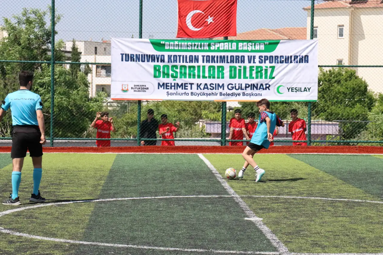 Şanlıurfa'da Genç Kramponlar Sahaya İndi: Bağımsızlık İçin Goller Atılacak