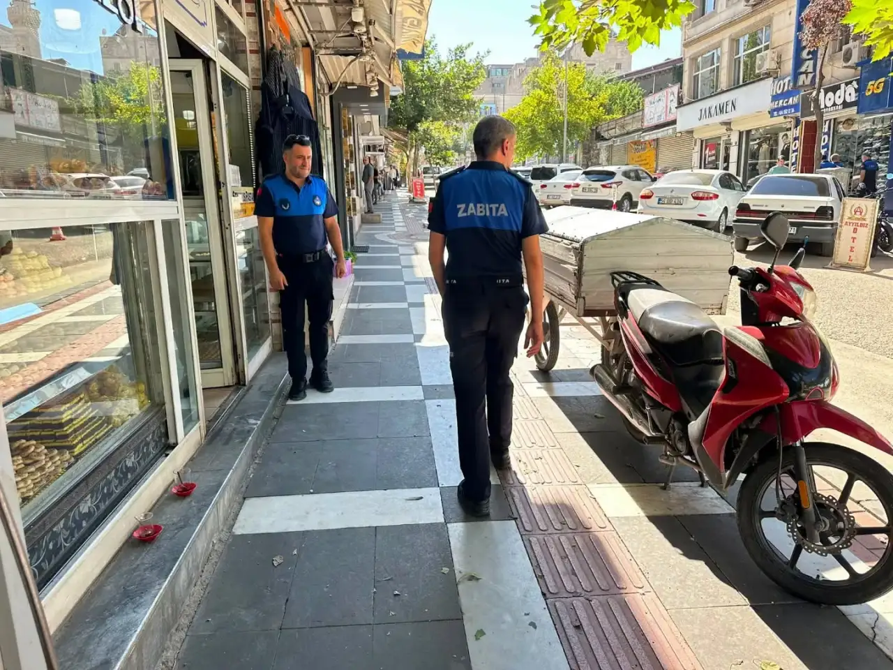 Siverek’te Kaldırım Denetimleri Sıklaştırıldı: Zabıta Ekiplerinden Esnafa Uyarı