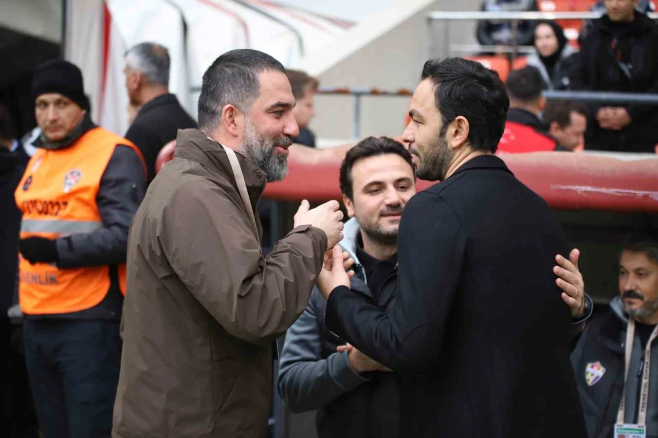 Gaziantep FK ve Eyüpspor Karşı Karşıya: İlk Dakikalarda Sessizlik Hakim