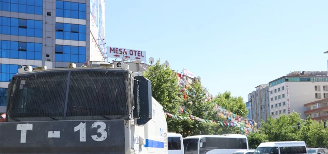 İzinsiz Yürüyüş Girişimine Polis Müdahalesi