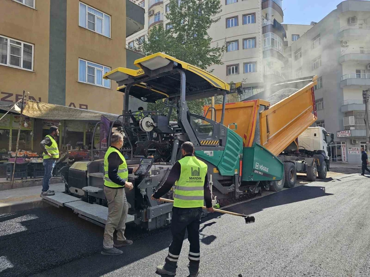 Asfalt Çalışmalarına Başladı: Kent Genelinde Bozuk Yollar Yenileniyor