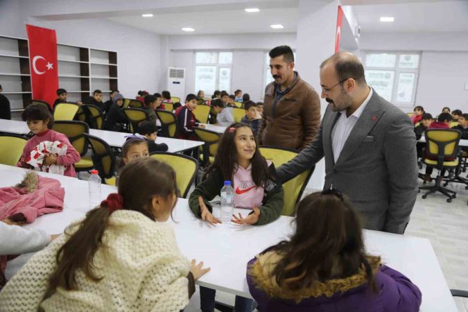 Gençler İçin Kitap Kafe Açıldı