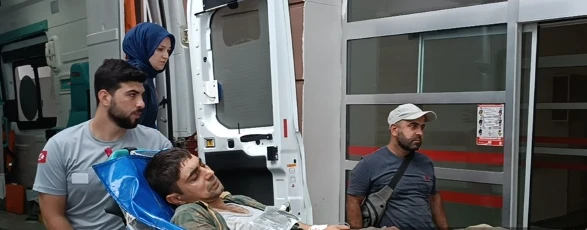 Motorlu Testereyle Kendini Yaralayan Kişi Hastaneye Kaldırıldı