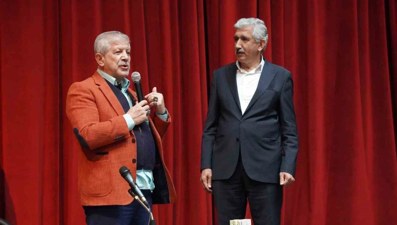 Kozmik Yaşam" Konferansı