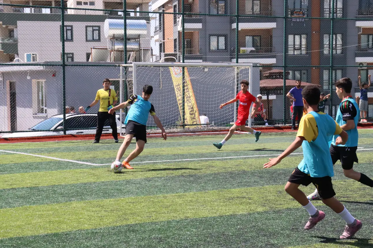 Şanlıurfa'da Genç Kramponlar Sahaya İndi: Bağımsızlık İçin Goller Atılacak
