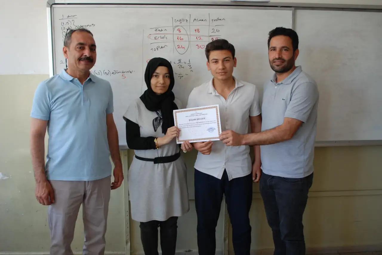 Siverek'te Akademik Başarı ve Erdem Taçlandırıldı