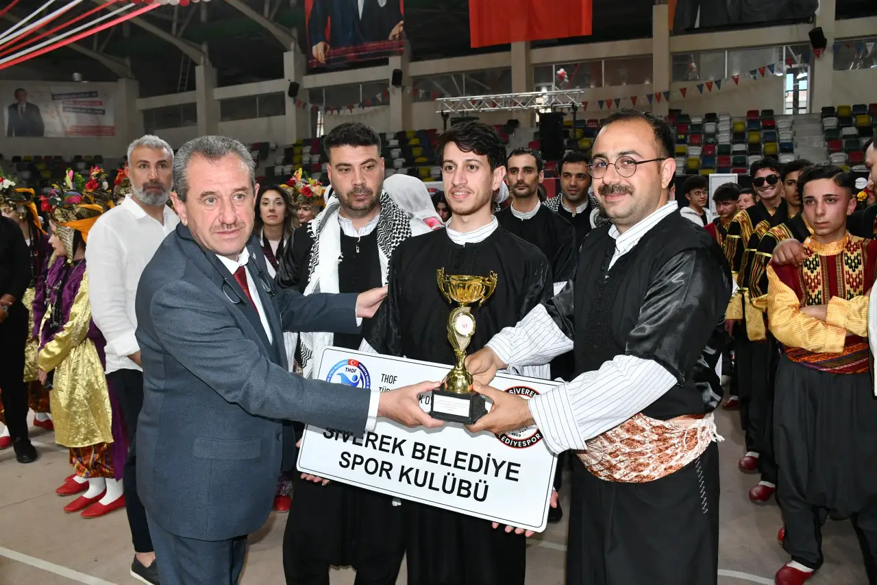 Siverek’in Gururu: Halk Oyunları Ekibi Kilis’ten İkincilik Kupasıyla Döndü!