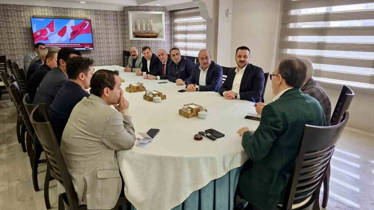 Vali İlçe ve Belde Belediye Başkanlarıyla Bir Araya Geldi