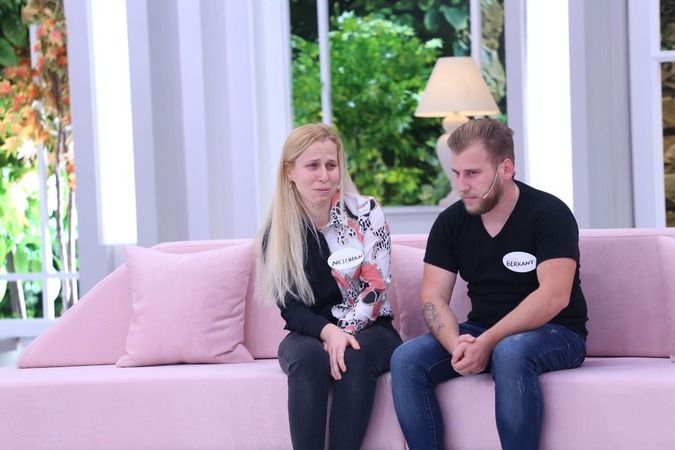 32 Yıllık Hasret Esra Erol'da Sona Erdi: Kardeşlerin Gözyaşları