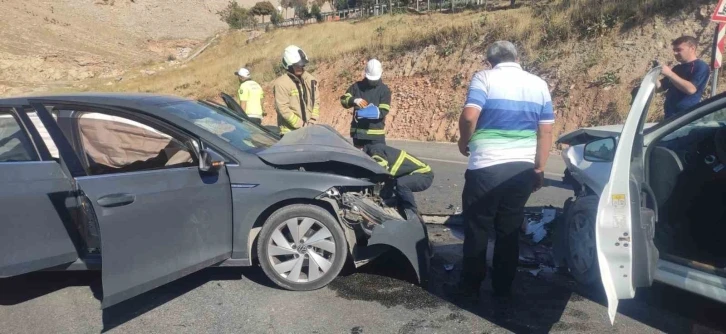 İki Otomobilin Çarpışması Sonucu 2 Kişi Yaralandı