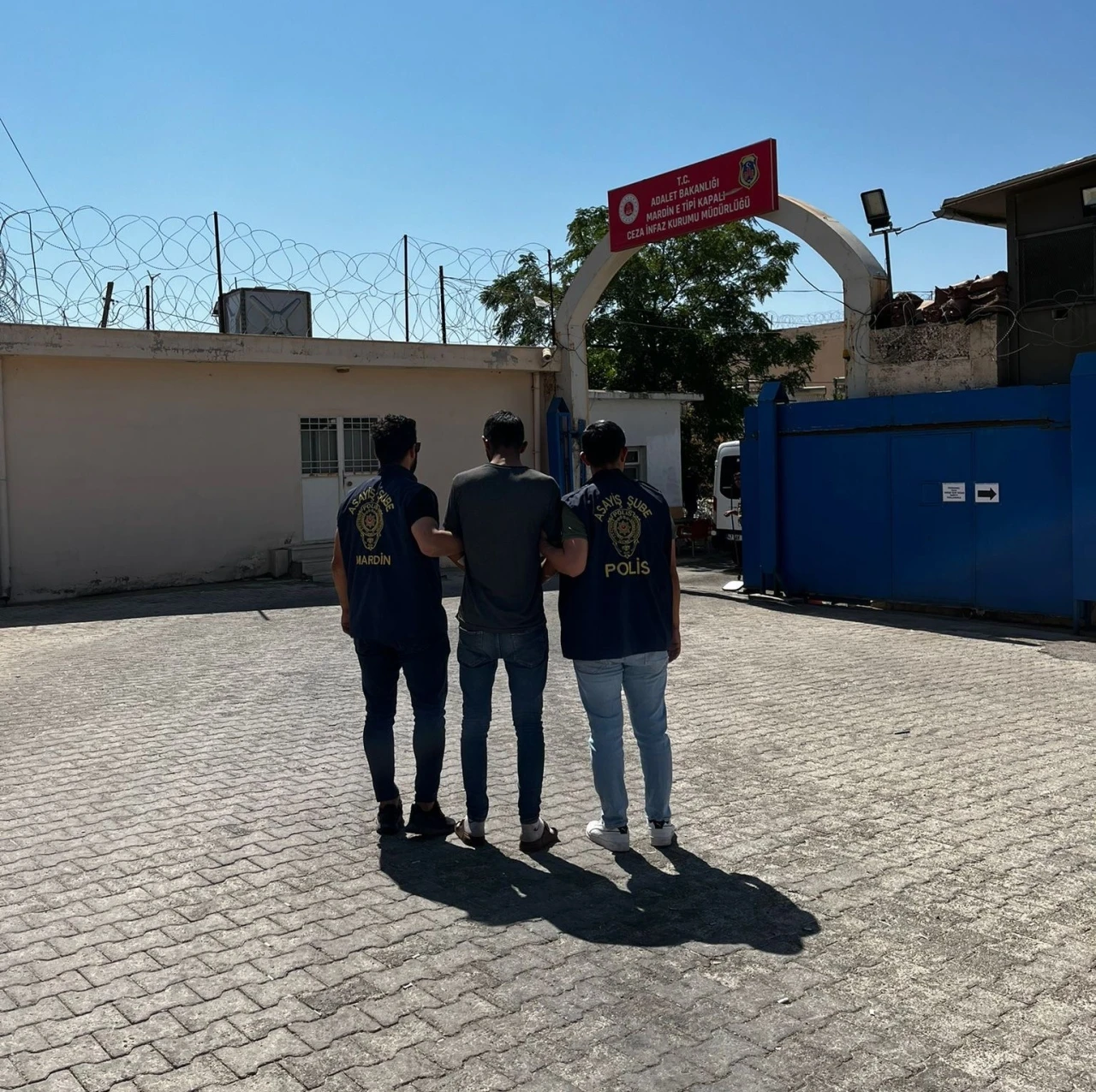 Firari 12 Suçlu Yakalanarak Tutuklandı