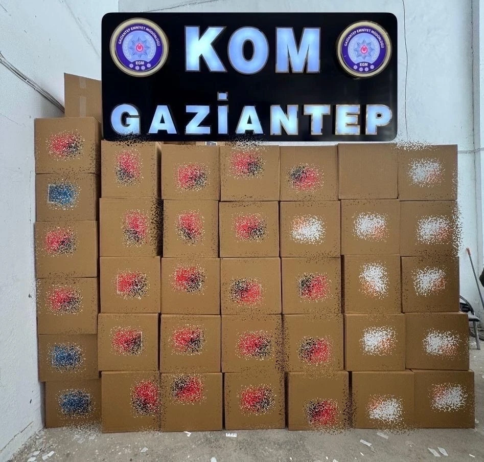 Kaçak Alkol Operasyonu: 300 Litre Kaçak Alkol ve 1,8 Milyon Makaron Ele Geçirildi
