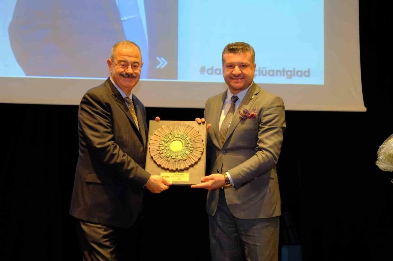 İş Dünyasında Başarının Temel Unsurlarını Paylaştı