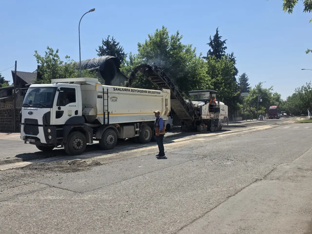 Siverek’te Ulaşımda Yeni Dönem: İki Kritik Cadde Sıcak Asfaltla Baştan Sona Yenileniyor