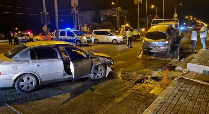 3 Aracın Karıştığı Zincirleme Kazada 7 Kişi Yaralandı
