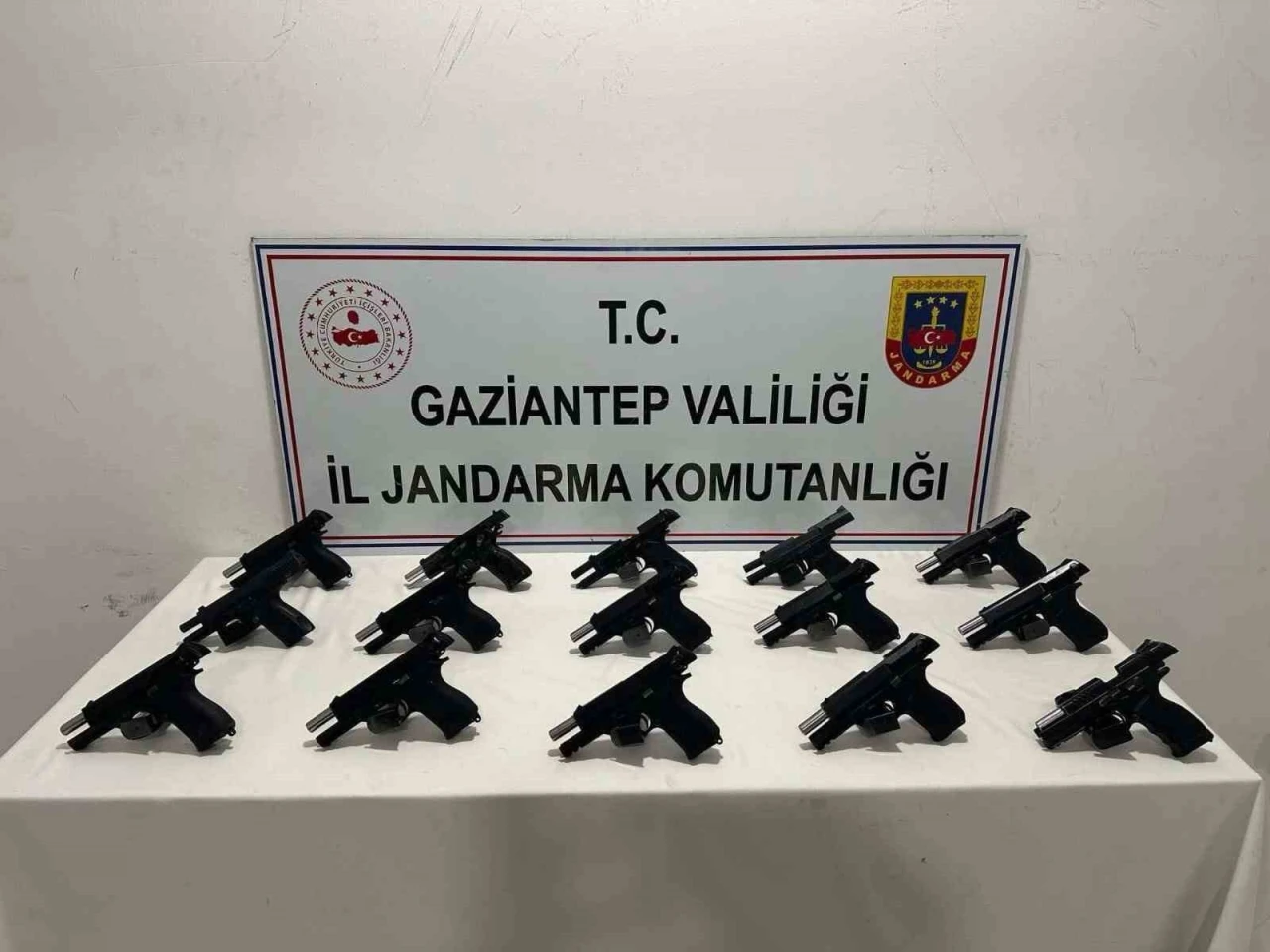 Silah Kaçakçılığına Büyük Darbe: 30 Kaçak Silah Ele Geçirildi!