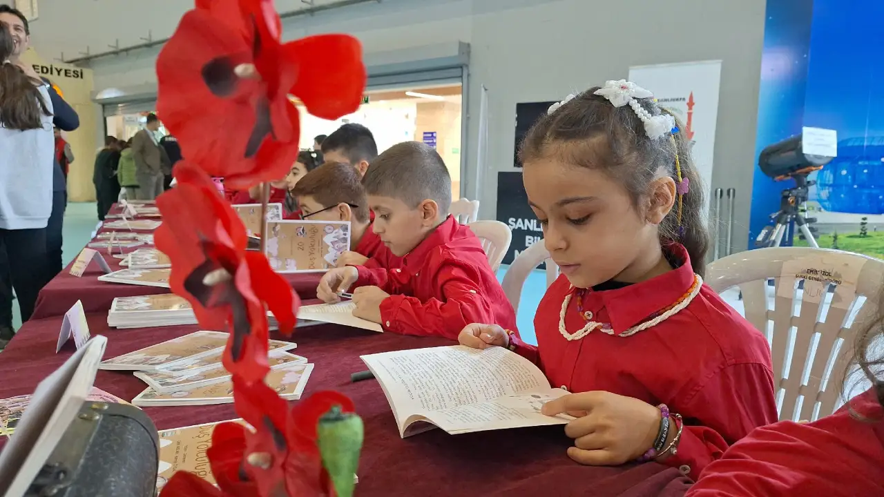 “20 Düş Yolculuğu” Kitabı 8. Şanlıurfa Kitap Fuarı’nda Okuyucuyla Buluştu