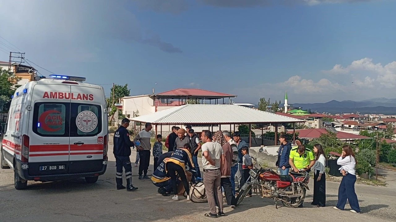 74 Yaşındaki Motosiklet Sürücüsü Kaza Yaptı: Hastaneye Kaldırıldı