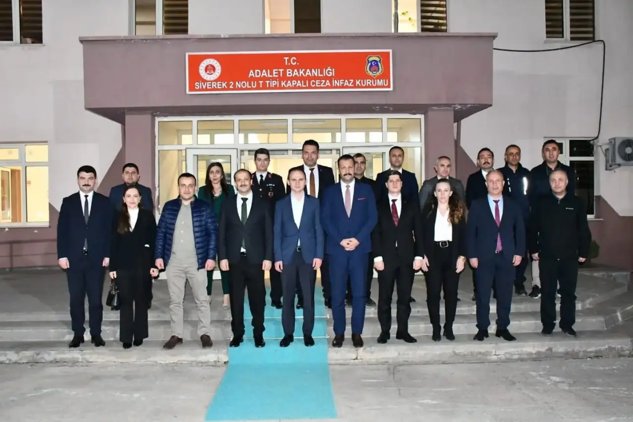 Adalet Camiası G&ouml;n&uuml;l Sofrasında: Siverek T Tipi Cezaevinde Anlamlı İftar