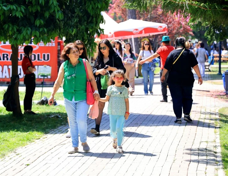 Adana'da Portakal Çiçeği Karnavalı Coşkusu: Şehir Canlandı