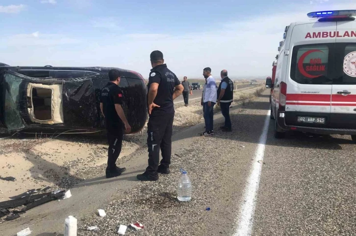 Adıyaman'da Belediye Meclis Üyelerini Taşıyan Araç Kaza Yaptı: 4 Yaralı