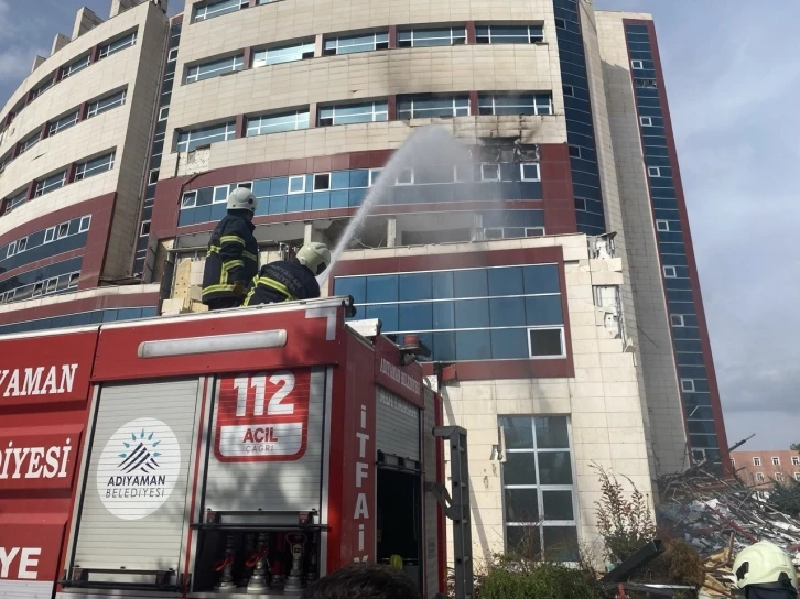 Adıyaman'da Eski Diş Fakültesi Binasında Çıkan Yangın Korkuttu