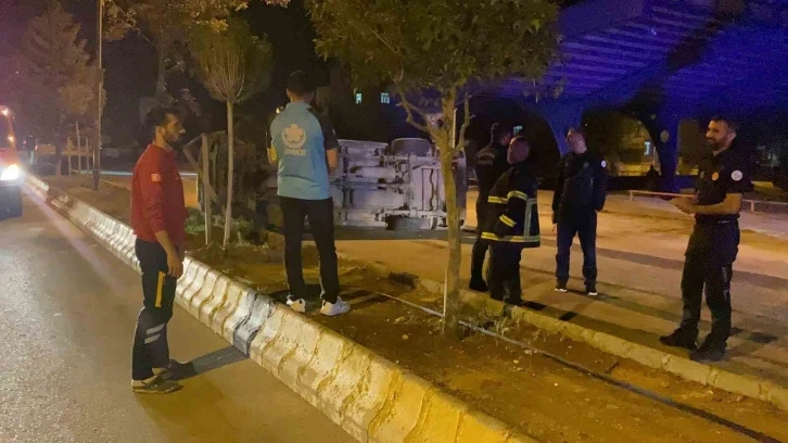 Adıyaman'da Kontrolden Çıkan Kamyonet Karşı Şeride Geçti: 2 Yaralı