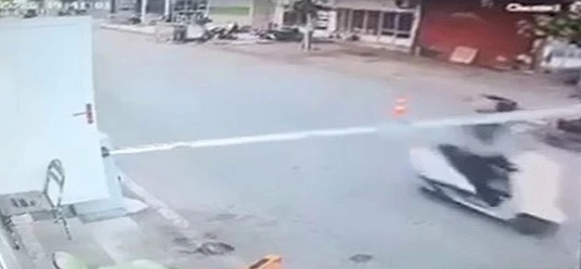 Adıyaman'da Motosiklet Kazası: Bariyeri Sökerek İlerledi