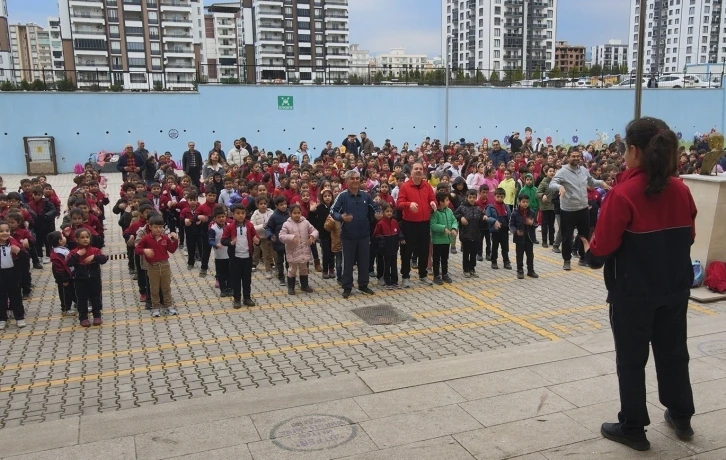 Adıyaman'da Öğrenciler Ders Öncesi Spor Yaparak Güne Başlıyor