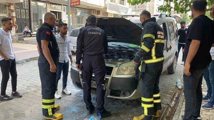 Adıyaman'da Park Halindeki Araç Alev Alev Yandı!