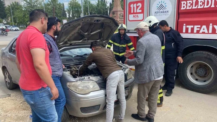 Adıyaman'da Seyir Halindeki Otomobil Alev Aldı