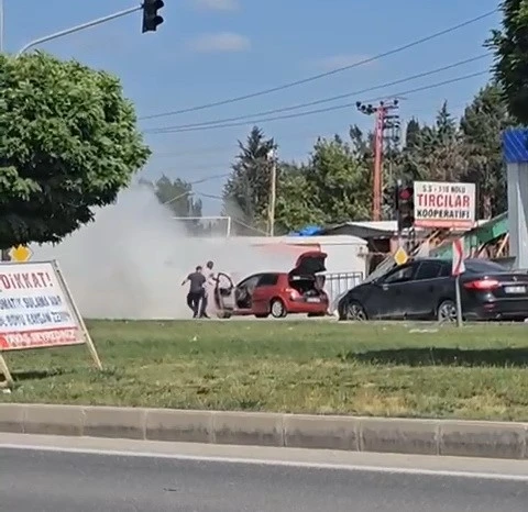 Adıyaman'da Seyir Halindeki Otomobil Alev Aldı