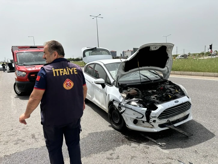 Adıyaman'da Trafik Kazası: İki Otomobil Çarpıştı, 5 Yaralı