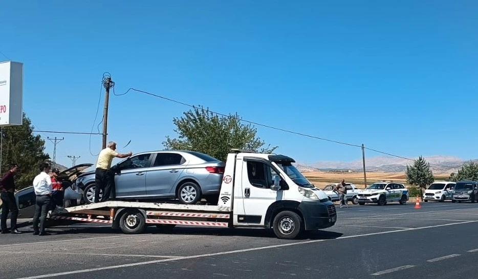Adıyaman-Kahta Yolunda Trafik Kazası: 1’i Çocuk 4 Yaralı