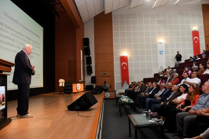 Adıyaman Üniversitesi'nde "21. Yüzyılda Öğretmen Olmak" Konulu Konferans Düzenlendi