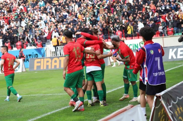 Amedspor, Kırmızı Grup'ta Farkı Koruyor: 24 Erzincanspor'u 4-1 Yendi